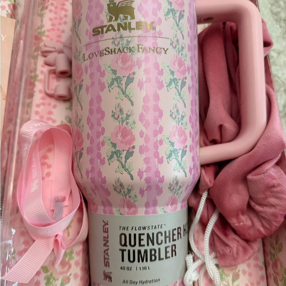 Stanley x LoveShackFancy Quencher H2.0 Tumbler 40 oz Pink Floral Limited Edition